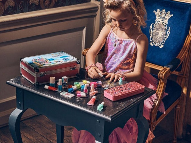 Lakiery, cienie do powiek dla dzieci